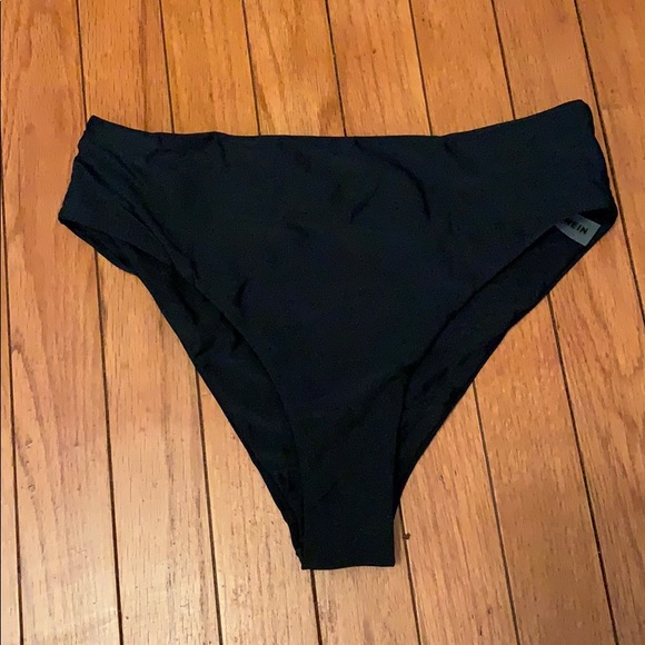 Bikini - Picture 2 of 4